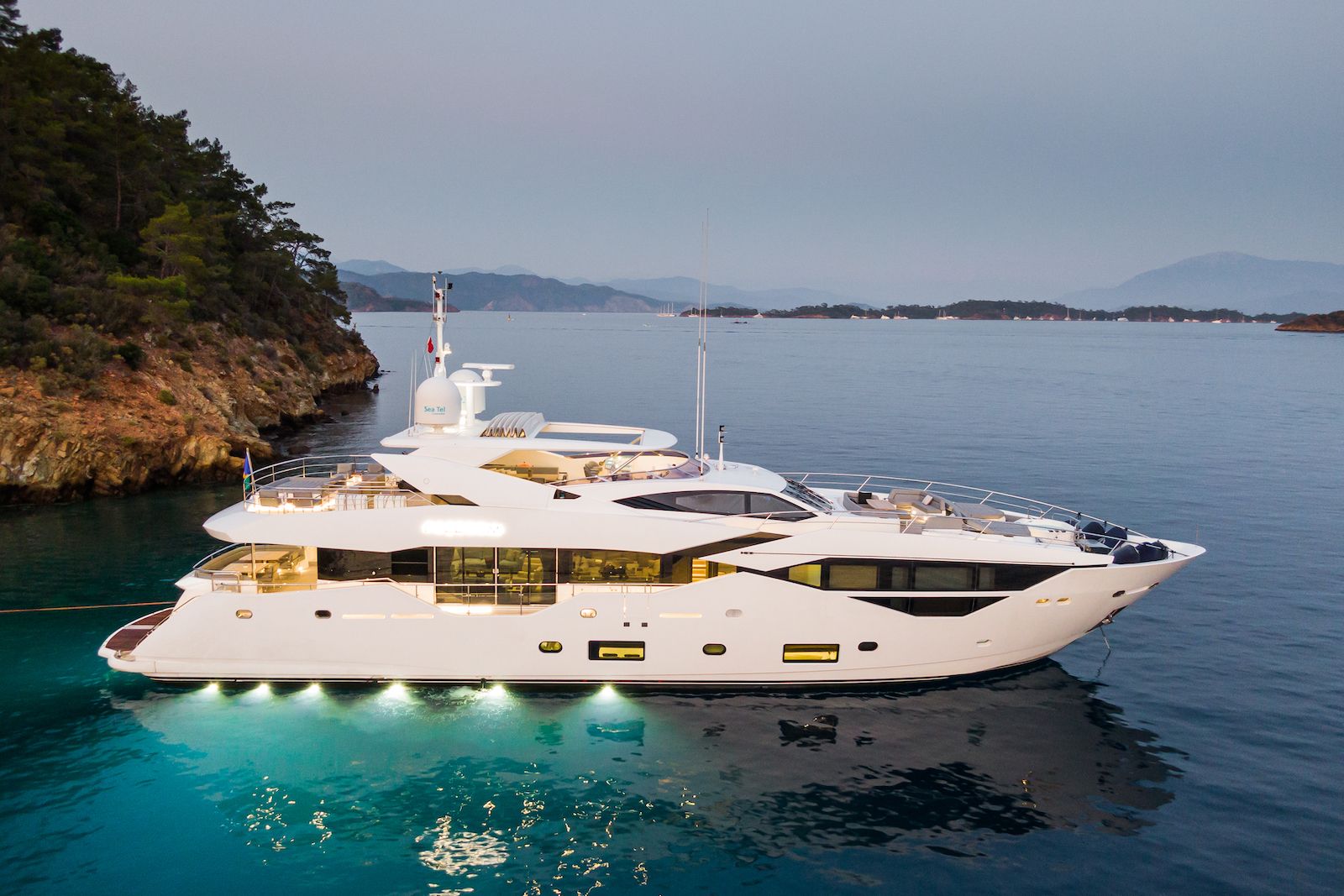 FREEDOM yacht for charter (Sunseeker, 35.2m, 2017)